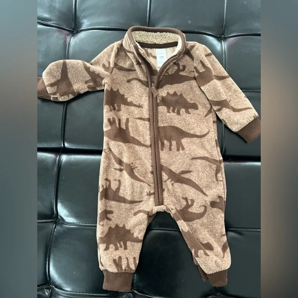 Carter's Bundle of 4 Baby Onesie- 6 months